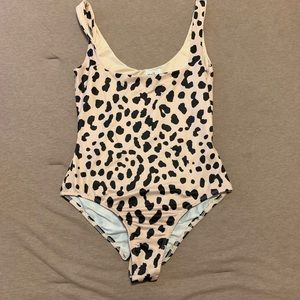 PRINCESS POLLY LEOPARD BODY SUIT W SNAPS (US 6)
